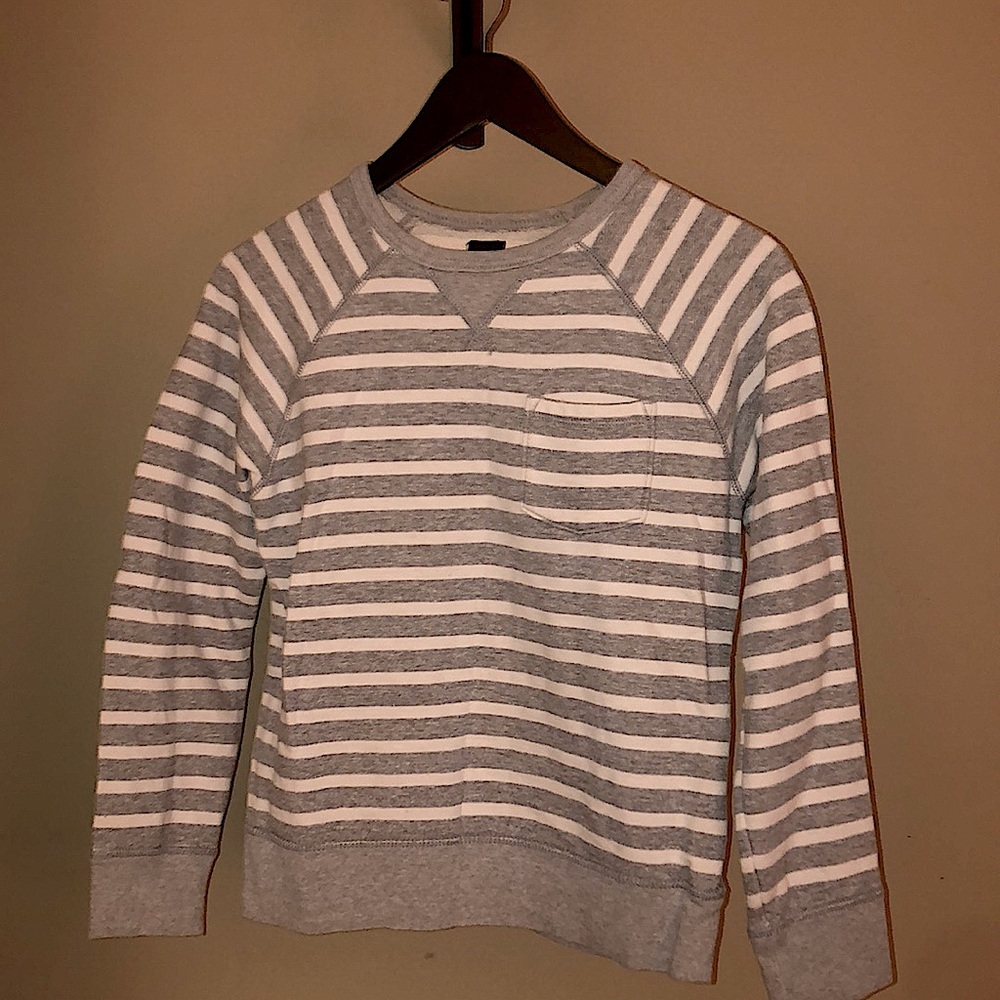 Gap crew neck (kids) size XL. Color - grey